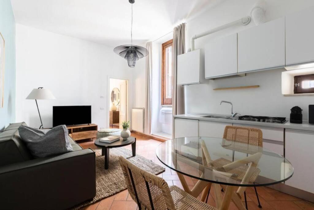 Апартаменты Charming 1Br In Navona Square Рим Экстерьер фото